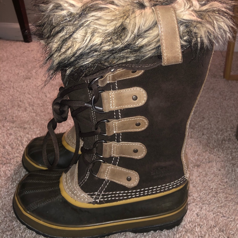 Sorel Joan Of Arctic Snow Boot size 5